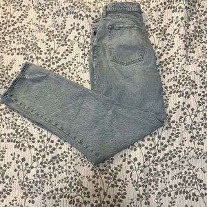 Abercrombie & Fitch CURVE LOVE LIGHT Boyfriend Jeans!!! DISCONTINUED